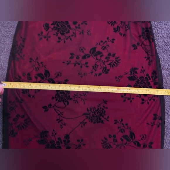 Early 2000’s vintage Black/Red Floral Dress - Picture 5 of 5